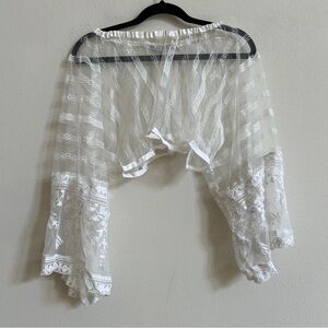 Harlow loves daisy Lace overlay top